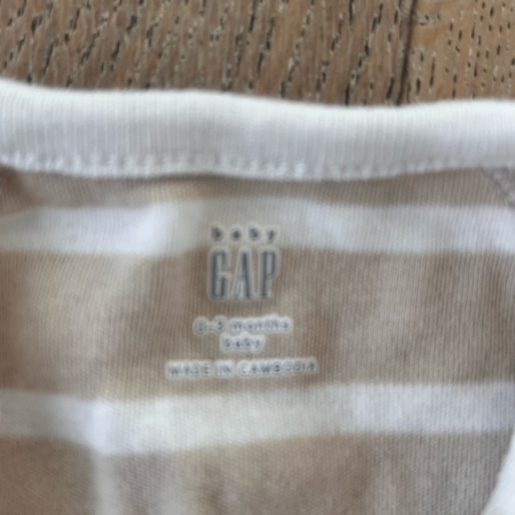 Baby Gap Short Romper Tan Brown Stripes 0-3 months Summer Onsie - Picture 5 of 5